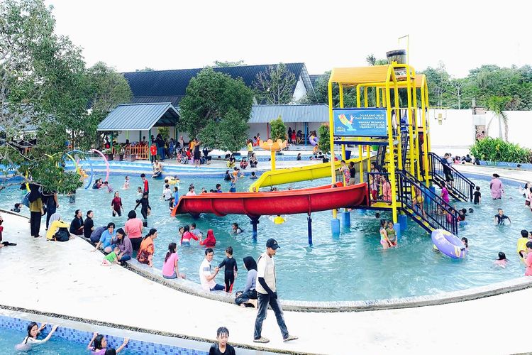  Dinesti Land: Disneyland dalam Bahasa Lokal