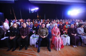Ketua Dekranasda Feby Deru Tampilkan Inovasi Batik Sembagi dan Sulam Mudawaroh di Fashion Show Wastra Sumsel 2026