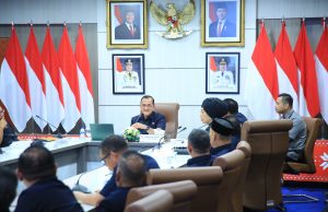 Judul: Sekda Sumsel Edward Candra Tegaskan Disiplin ASN saat Evaluasi WFH/WFA