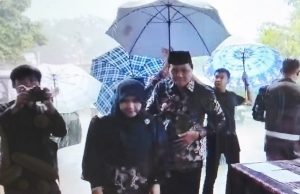 Antara Hujan, Bupati Muaraenim dan “Kacamata Kuda”