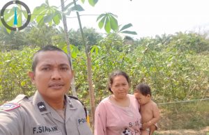 Bhabinkamtibmas Polsek Betung Ajak Warga Desa Rimba Terab Manfaatkan Pekarangan untuk Dukung Swasembada Pangan