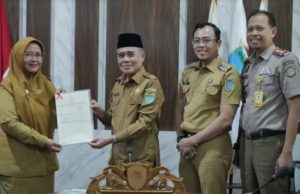 Tertib administrasi pertanahan, Pem-Kab Ogan Ilir terima empat Sertifikat tanah.
